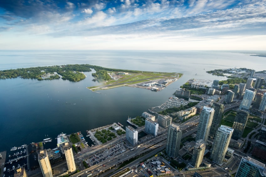Stunning scenic view of Toronto’s skyline overlooking the shimmering waters of Lake Ontario, capturing the vibrant energy of the city.